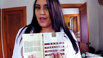 Charley Green muestra por qué tiene uno de los mejores y más aptos cuerpos de bikini en Inglaterra y más allá en este video de SCORELAND.