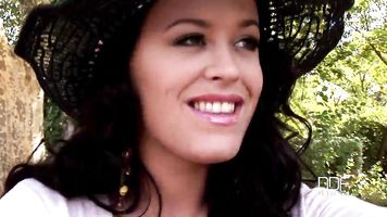 Leanne crow pasa por su novena aparición en ddfbusty.