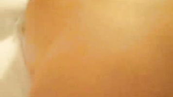 Ella Seguro Sabe Cómo Usar Sus Tetas Para Masturbarse Una Polla