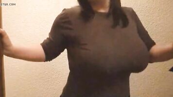 MJ sensual danza meneando tetas 1