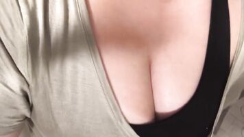 Gimiendo y Tocando con la ropa puesta (tease)
