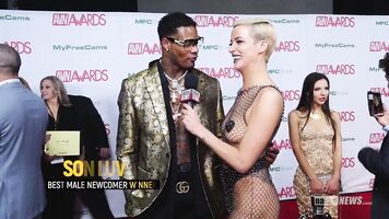 Naked News en los Premios AVN 2019!
