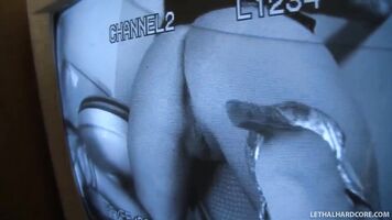 Pornstar Jenna Presley Chupa GRAN Polla en Cuarto de Baño Glory-Hole