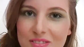 ¡Que alguien le dé una Polla a esta Chica! ¡LO ANTES POSIBLE!